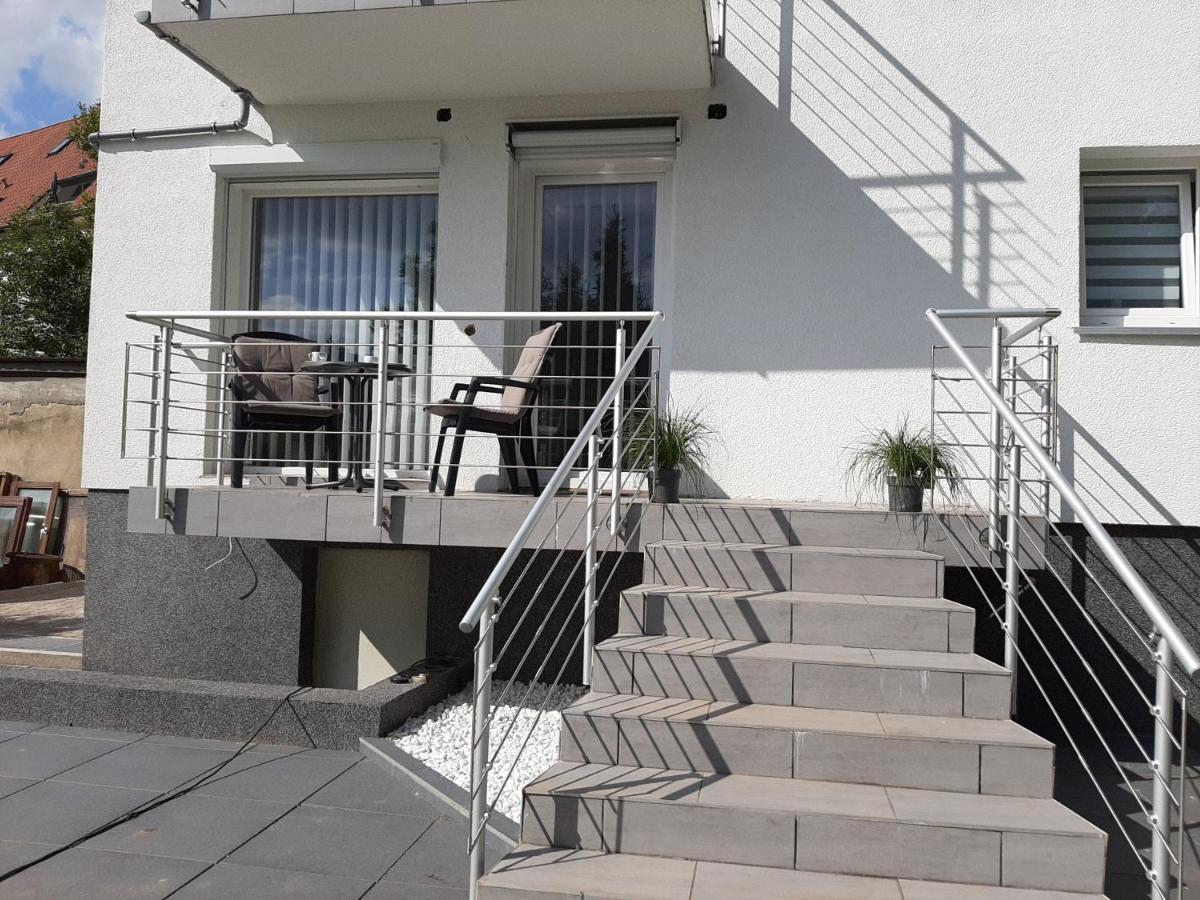 Design Apartment- 24H Self-Check-In - Bis 4 Pers - Parkplatz - Wifi - Balkon -Terrasse - In Direkter Weihernaehe - Radwege Schiffweiler Luaran gambar