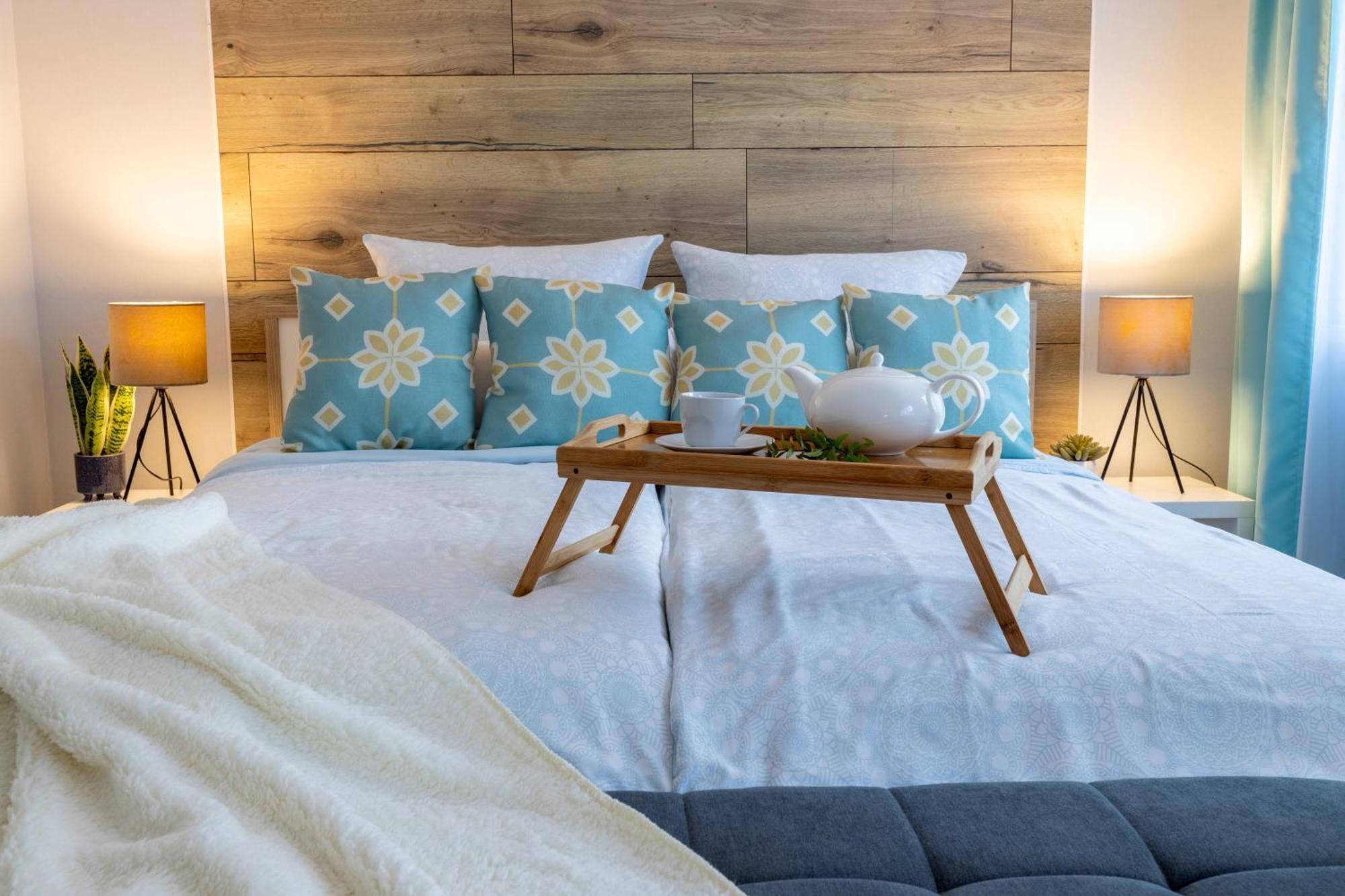 Design Apartment- 24H Self-Check-In - Bis 4 Pers - Parkplatz - Wifi - Balkon -Terrasse - In Direkter Weihernaehe - Radwege Schiffweiler Luaran gambar